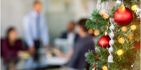 Почти половина российских компаний не будет устраивать новогодние корпоративы из-за нехватки денег