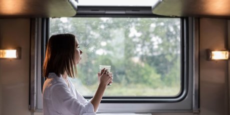 РЖД представили плацкартные вагоны нового поколения: что в них изменилось