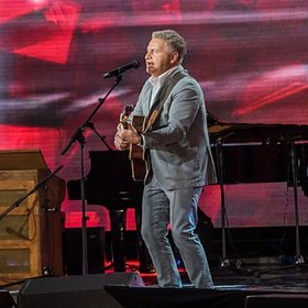 Леонид Агутин устроил концерт в самолете, который летел из Москвы в Сочи