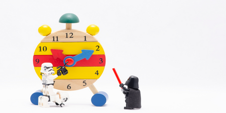 В соцсетях вирусится видео с механическими часами Lego, которые измеряют время в секундах, галактических годах и других временных отрезках