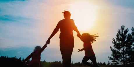 «Врач акушер-гинеколог говорил: 22-27 лет. Вот за эти годы можно родить троих спокойно», — депутат Госдумы Римма Утяшева