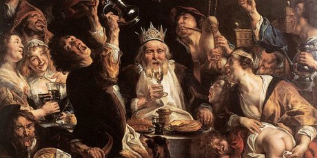 В пандемию — пить: зачем люди лечат коронавирус алкоголем и действительно ли это помогает