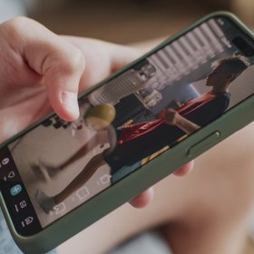 Частый просмотр коротких видео делает людей менее чувствительными к финансовым потерям и более склонными принимать импульсивные решения