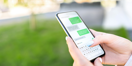 «Это что, мы?». В TikTok появился новый хит – мини-сериал об общении подруг в групповом чате