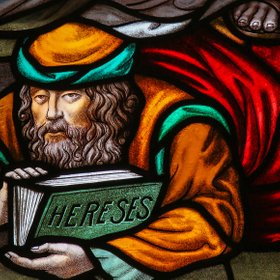 Колдовство, внезапные смерти в туалете и средневековые мемы: какими были еретики