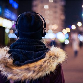 Биохакинг мозга: слушайте одну и ту же песню во время напряженной работы и перед сном