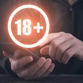 «Контент с маркировкой 18+ может быть доступен для российских пользователей лишь после идентификации через паспорт, водительские права, банковские данные», — член Общественной палаты РФ Евгений Машаров