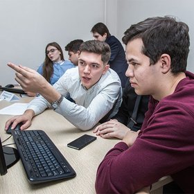Рынок онлайн-образования в России растет на 25% за год. Лидеры отрасли — Skillbox, GeekBrains, «Нетология», Skyeng