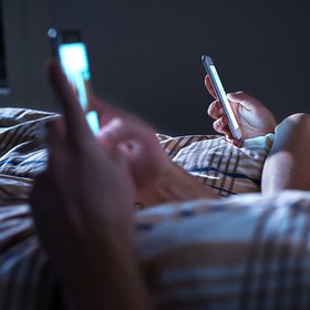 Исследование: как правило «всегда на связи» мешает людям жить, общаться с семьей и детьми