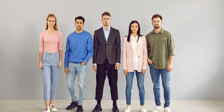 «Стиль Стива Джобса»: зумеры «изобрели» офисный дресс-код