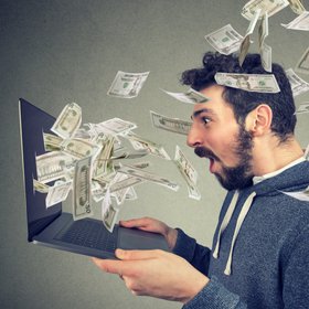 Почти половина работающих россиян ищут подработку до конца года