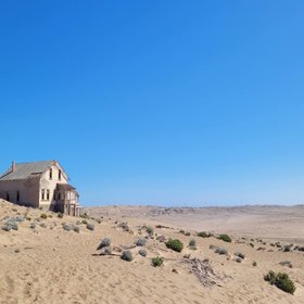 В больницу в австралийской глуши ищут врача за $428 000 в год. Еще дают бесплатное жилье и машину