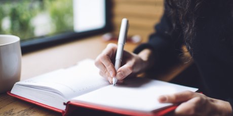 Как найти авторский стиль и научиться красиво писать: 8 эффективных упражнений