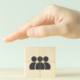 С 1 апреля социальные пенсии проиндексируют более чем на 14%