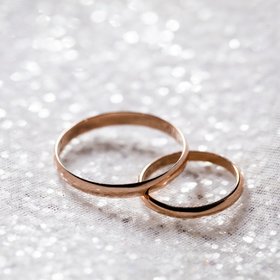 «Предлагаю ввести ежегодную выплату к юбилеям брака: 5 тысяч рублей за 5 лет совместной жизни, 10 тысяч — за 10 лет», — депутат Госдумы Каплан Панеш
