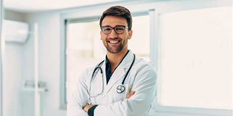 Врачи и стоматологи обошли айтишников и стали самыми привлекательными кандидатами в мужья у россиянок