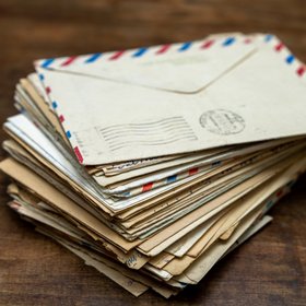 Зумеры воскрешают бумажную почту и создают клубы по переписке