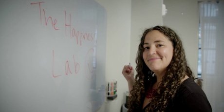 Подкаст дня: «Лаборатория счастья» от преподавательницы из Йеля