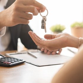 Лариса Долина впервые публично высказалась о продаже квартиры Полине Лурье