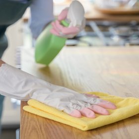 В Великобритании уволили уборщицу за совмещение двух работ