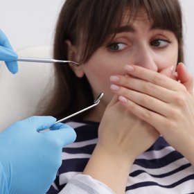 Россияне массово скупают наборы для пломбирования зубов в домашних условиях