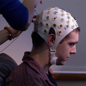 Образование станет ненужным, когда мы научимся загружать знания прямо в мозг?