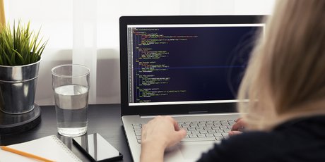 Code Like a Girl: 5 вдохновляющих TED-выступлений о женском лидерстве в IT