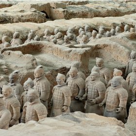 В Китае турист разбил статуи «Терракотовой армии»