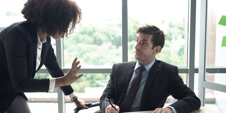 «Не верю». 3 психологических уловки, которые помогут донести до начальника свою идею