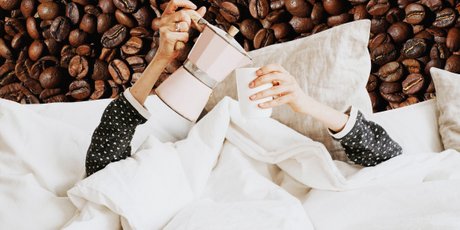 «Кофе без сахара и жирных добавок снижает риск смерти от всех причин»: анализируем исследования о кофе и кофеине