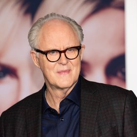 В сети появились первые кадры Джона Литгоу в образе Дамблдора