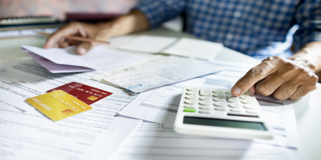 9 999 969 999 рублей — размер долга, который появился в банковском приложении россиянки из-за технического сбоя