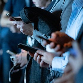 Facebook и Coursera запускают программу для подготовки SMM-специалистов