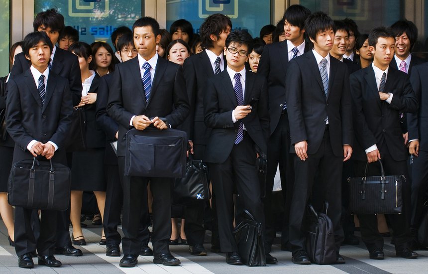Японские офисные сотрудники. Четырехдневная рабочая неделя