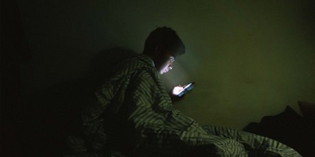 На YouTube теперь можно ставить себе напоминания о том, что пора идти спать