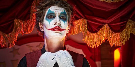 В TikTok новый опасный тренд: люди массово разрезают уголки рта, чтобы сделать улыбку шире