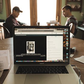 Удаленные сотрудники чаще соглашаются на переработки, но и времени на личные дела у них больше