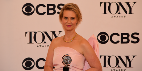 В соцсетях обсуждают видео с негламурной кухни Синтии Никсон – актрисы из "Секса в большом городе"