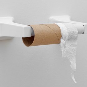 В Китае, чтобы получить туалетную бумагу в новых общественных туалетах, нужно сначала посмотреть рекламу