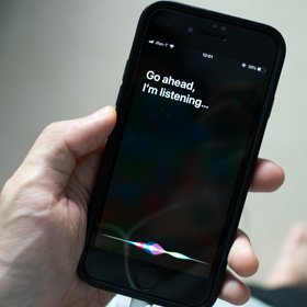 iPhone в режиме диктовки распознает слово «racist» («расист») как «Трамп»