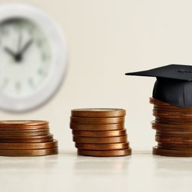 С 2026-2027 учебного года ведущие вузы России перейдут на новую модель высшего образования, сроки обучения по некоторым направлениям увеличатся до 6 лет