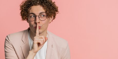 Что такое овершеринг и как он делает нас ближе