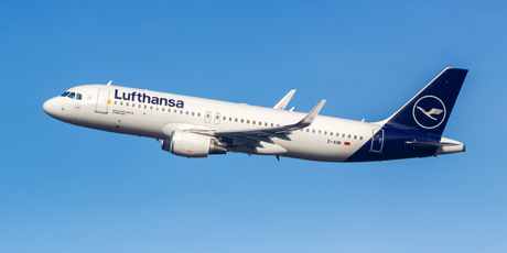 10 минут — столько самолет летел без управления, когда один пилот вышел в туалет, а второй потерял сознание