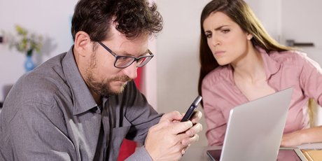 Рекрутеры смотрят ваши соцсети. 3 темы, которых лучше не касаться на своей странице