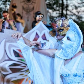 7 фестивалей, на которые еще можно успеть сходить до конца лета