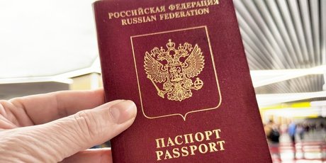 Госдума снизила возраст присяги при вступлении в гражданство РФ до 14 лет