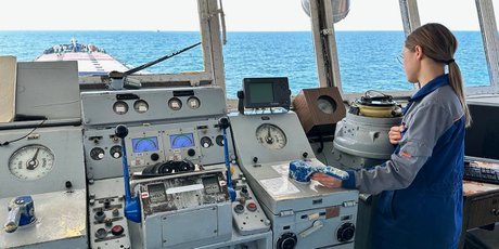 «Я об этой профессии с шестого класса мечтала»: каково это — быть старшим мотористом-рулевым, если тебе 20 лет и ты девушка