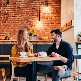 68% россиян считают, что счет в кафе или в ресторане должен оплачивать мужчина