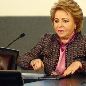 Валентина Матвиенко заявила, что рождение детей должно стать нормой «как можно раньше после достижения совершеннолетия»