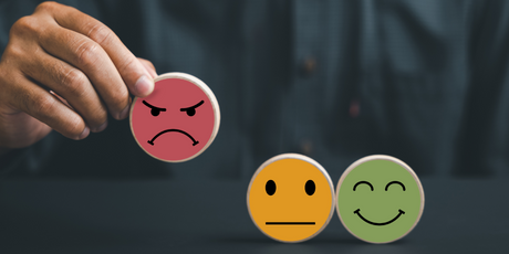 «Ты *** тупой или не понимаешь?». Новый тренд в сети: сотрудники ПВЗ снимают скандалы с клиентами на видео